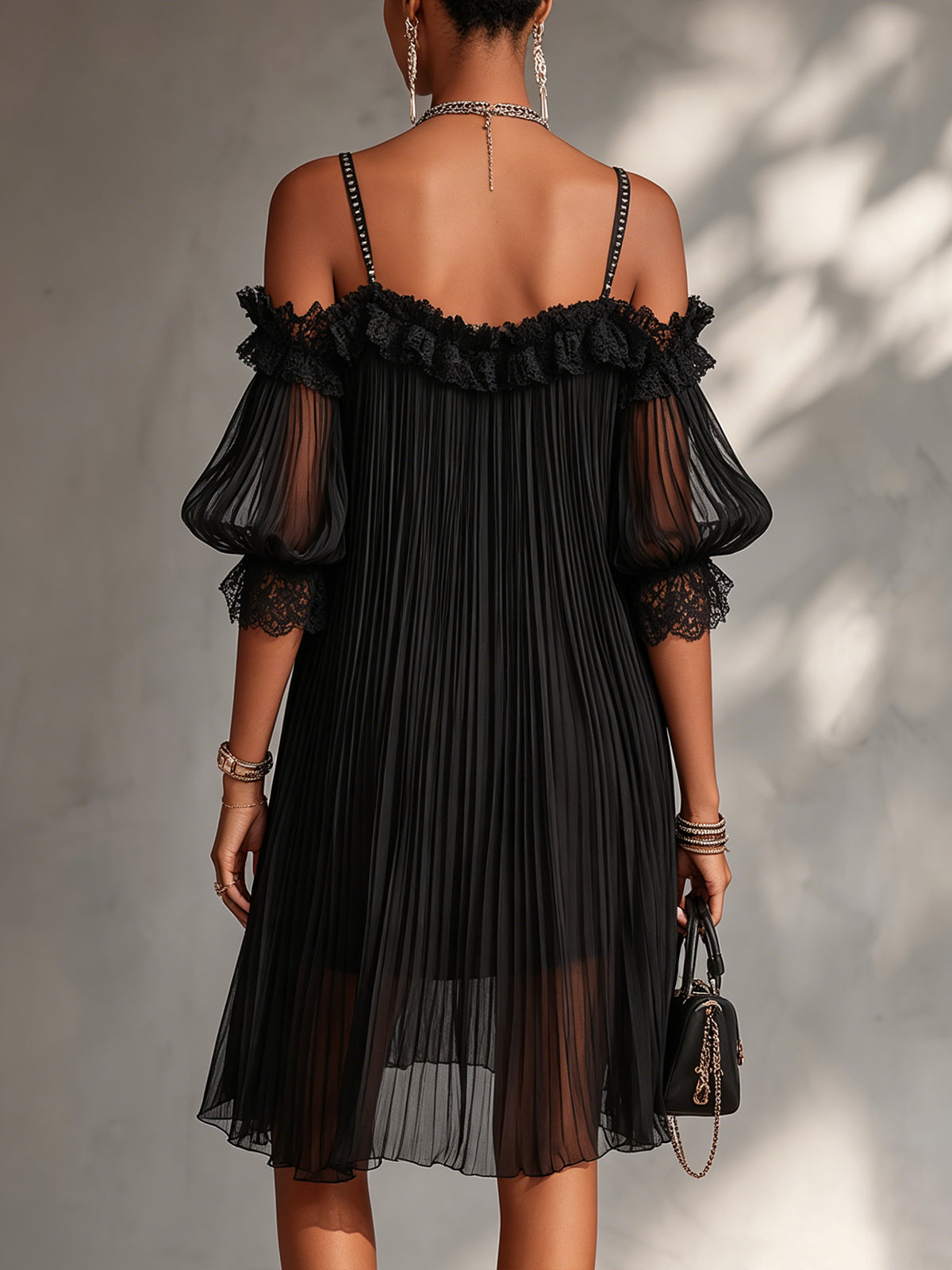 Vittoria | Mini Vestido Negro de Chifón con Hombros al Descubierto y Bordado