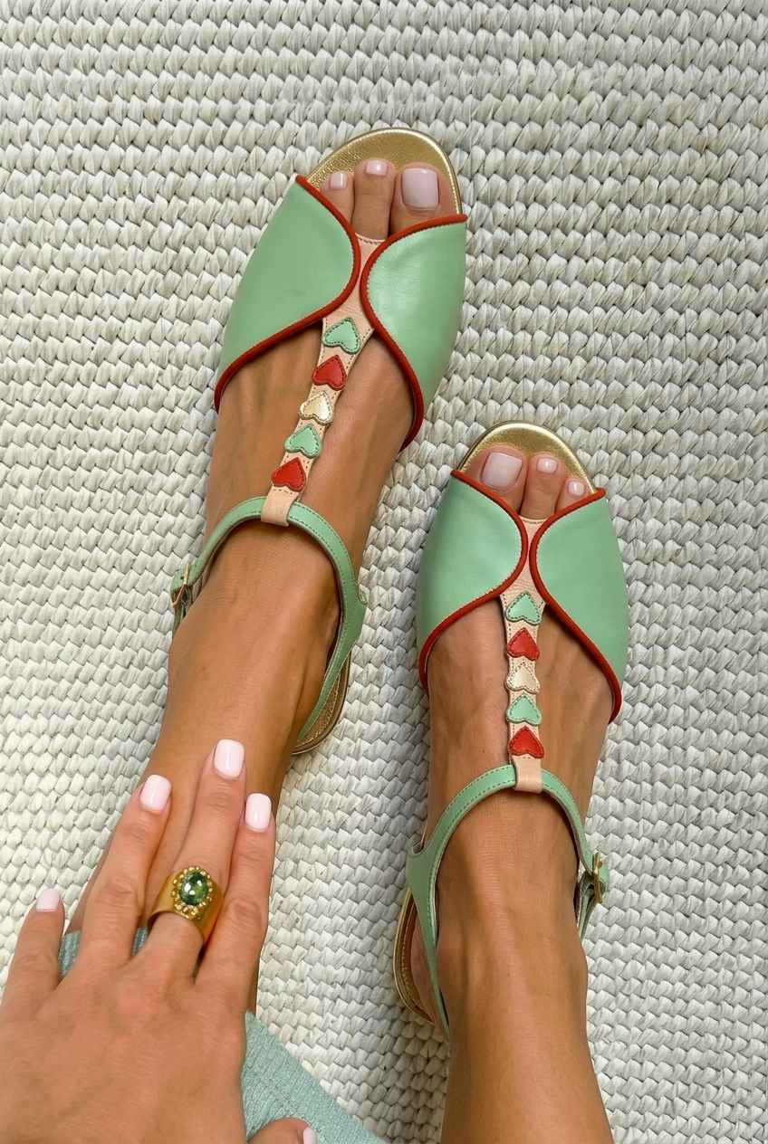 Sandalias Slingback Peep Toe Planas con Detalle de Corazón
