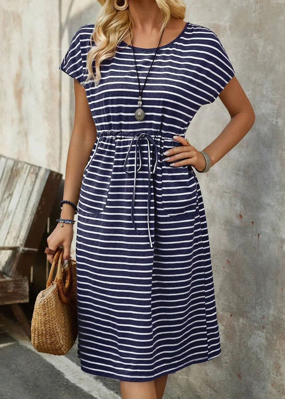 Sylvie | Vestido Midi de Rayas Azules con Cintura Anudada