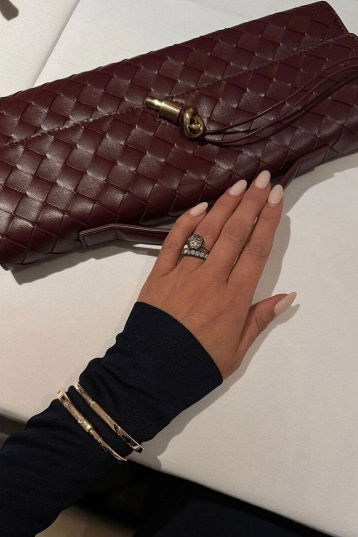 Melanie | Clutch con Detalle de Nudo Dorado