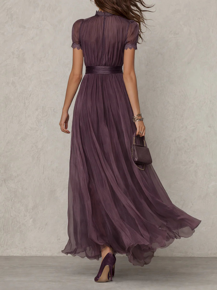 Flavia | Vestido Largo Morado con Escote de Ojo de Cerradura y Ribete de Encaje en Chifón